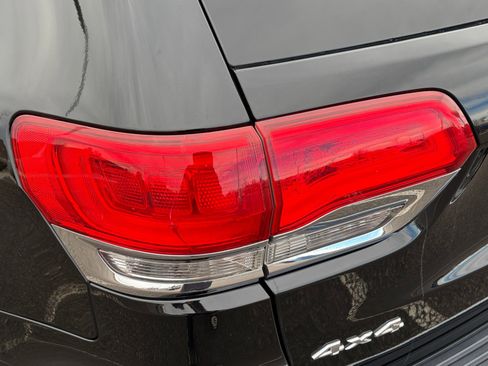 Used 2017 Jeep Grand Cherokee Limited w/ Trailer Tow Group IV image 21