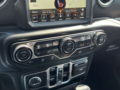 Used 2022 Jeep Wrangler Unlimited Sahara w/ Cold Weather Group image 18