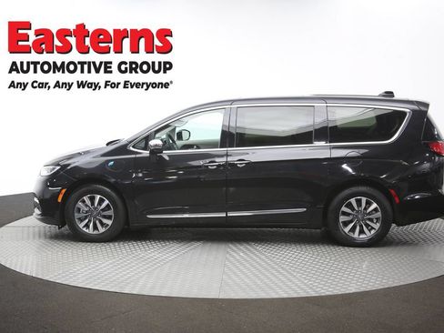Used 2023 Chrysler Pacifica Limited FWD image 64