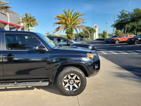 Used 2017 Toyota 4Runner TRD Off-Road AWD/4WD image 8