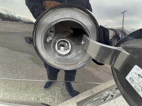 Used 2017 Ford Taurus SEL w/ Equipment Group 201A image 26