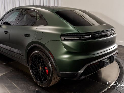 Used 2025 Porsche Macan 4S Electric image 12