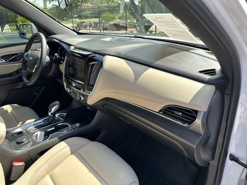 Used 2023 Chevrolet Traverse LT FWD image 36