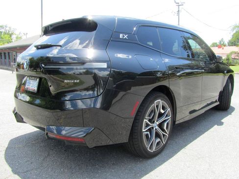 Used 2024 BMW iX xDrive50 w/ Sport Package AWD/4WD image 10
