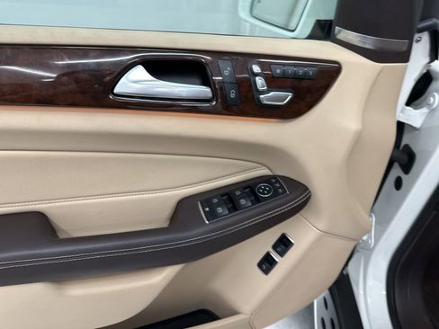 Used 2018 Mercedes-Benz GLS 450 4MATIC image 12