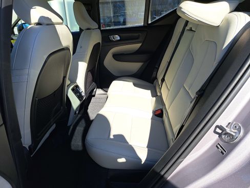 New 2026 Volvo XC40 B4 Plus image 7