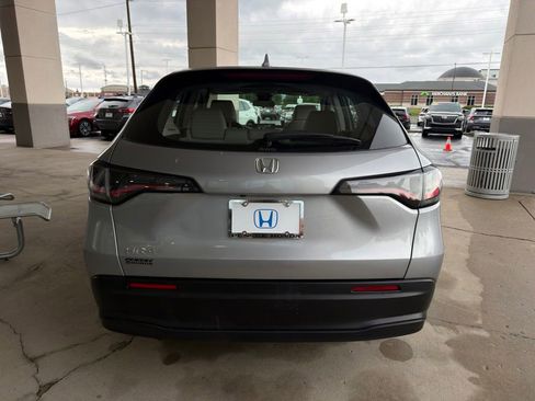 Certified 2023 Honda HR-V LX image 4