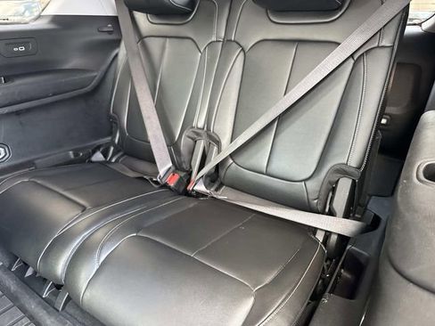 Used 2022 Jeep Grand Cherokee L Limited AWD/4WD image 16