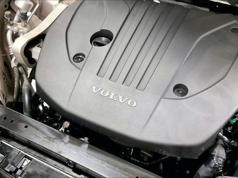 Certified 2025 Volvo XC60 B5 Plus image 33