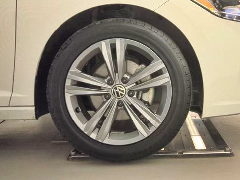Used 2023 Volkswagen Jetta SE FWD image 22