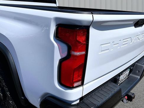 Used 2024 Chevrolet Silverado 2500 ZR2 w/ Technology Package AWD/4WD image 29