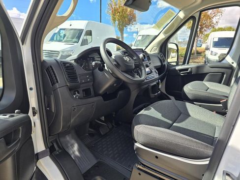 Used 2025 RAM ProMaster 2500 w/ Convenience Group image 32