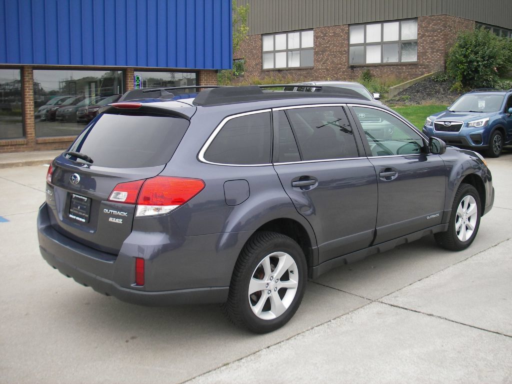 Used 2014 Subaru Outback 2.5i Premium AWD/4WD image 5