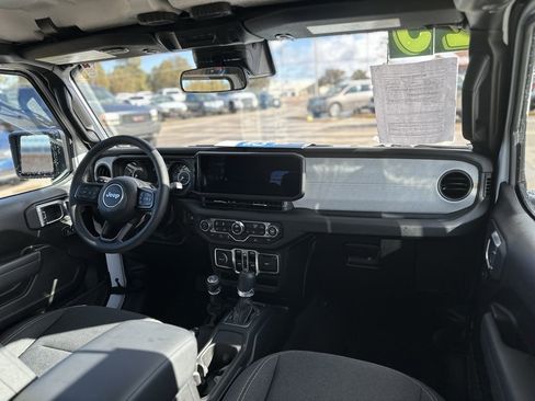 Used 2025 Jeep Gladiator Sport image 16