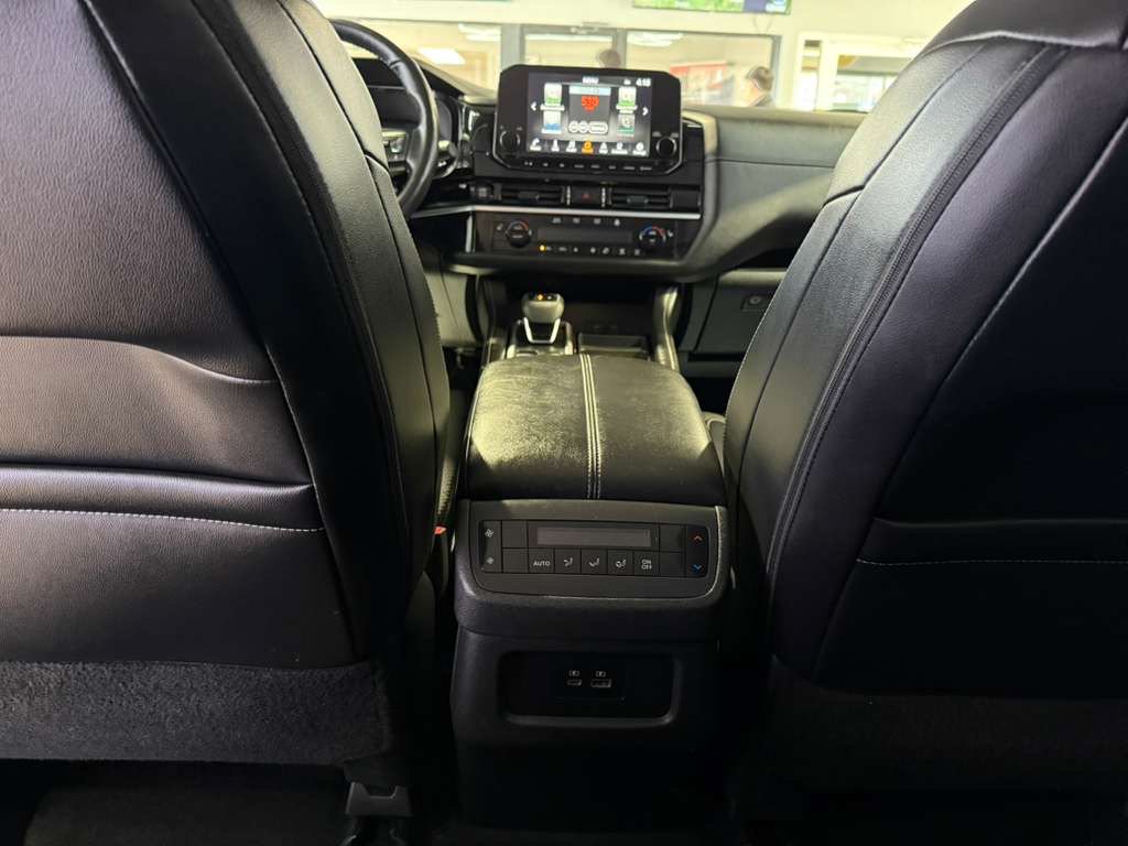 Used 2025 Nissan Pathfinder SL FWD image 34