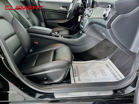 Used 2020 Mercedes-Benz GLA 250 w/ Premium Package image 32