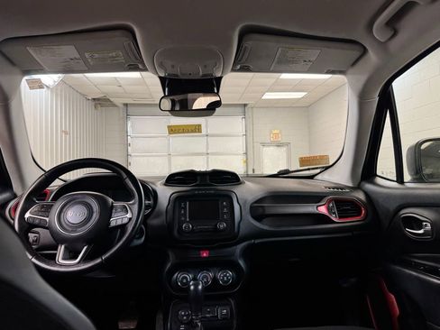 Used 2016 Jeep Renegade Trailhawk image 19