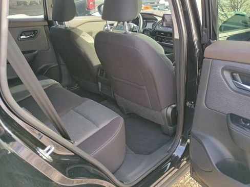 Used 2023 Nissan Rogue SV image 16