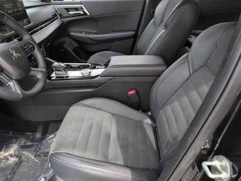 Used 2025 Mitsubishi Outlander SE FWD image 25