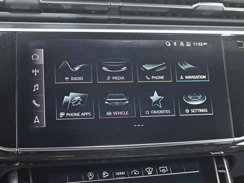 Used 2021 Audi Q8 Prestige w/ Prestige Package image 18