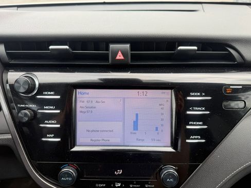 Used 2019 Toyota Camry SE FWD image 18