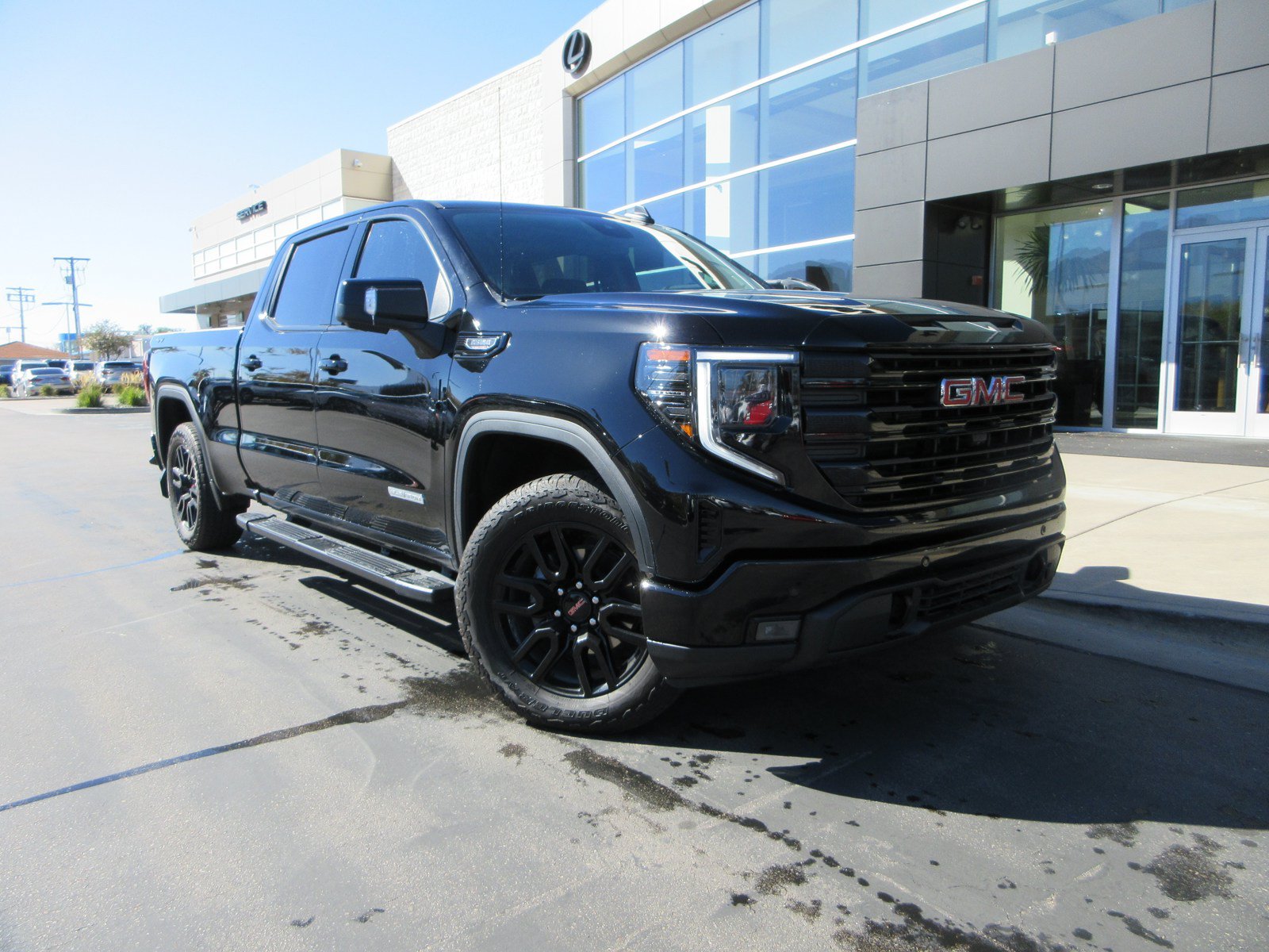 Used 2024 GMC Sierra 1500 Elevation w/ Elevation Premium Package AWD/4WD image 16