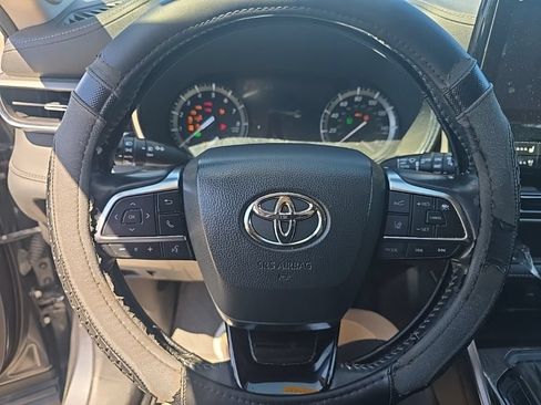 Used 2020 Toyota Highlander Platinum AWD/4WD image 15