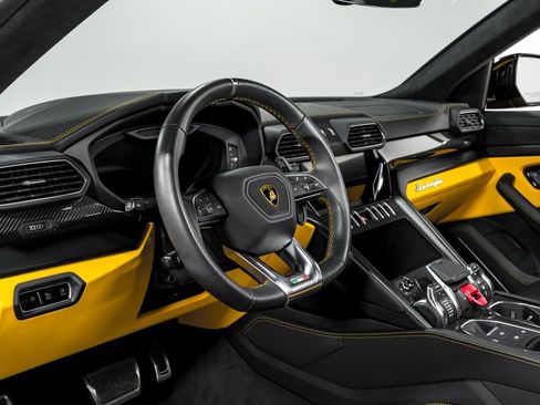 Used 2022 Lamborghini Urus AWD/4WD image 12