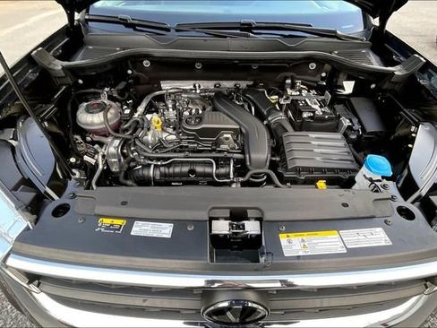 Used 2022 Volkswagen Taos SE image 16