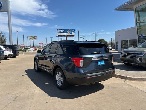 Used 2022 Ford Explorer XLT image 7