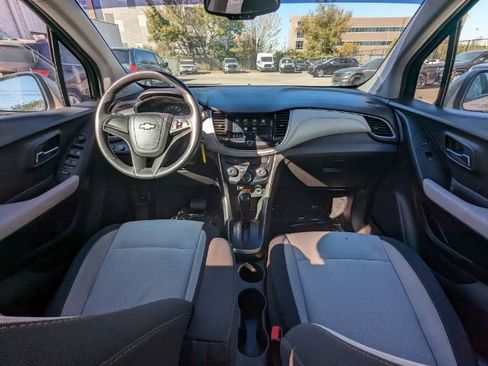 Used 2018 Chevrolet Trax LS FWD image 15
