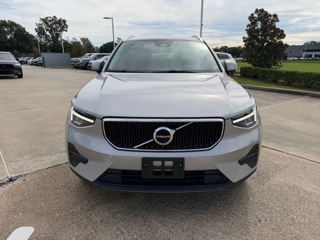 Used 2023 Volvo XC40 B5 Core w/ Protection Package Premier AWD/4WD image 8