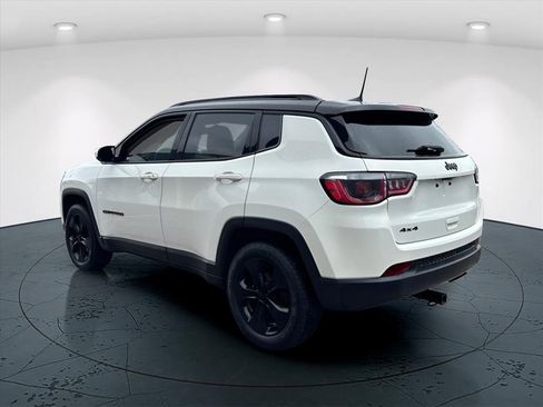 Used 2018 Jeep Compass Latitude w/ Popular Equipment Group AWD/4WD image 4