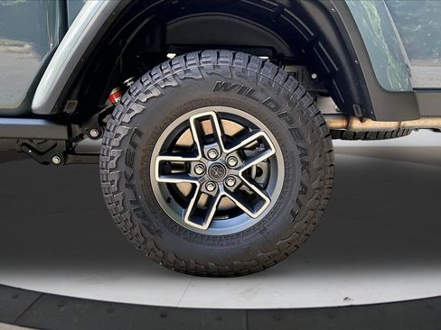 Certified 2026 Jeep Gladiator Mojave AWD/4WD image 33