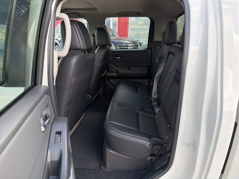 Used 2024 Nissan Frontier SL w/ Technology Package image 16