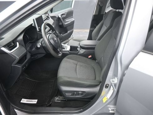 Used 2024 Toyota RAV4 XLE FWD image 9