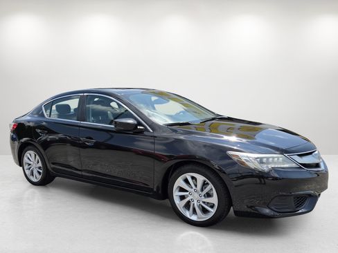 Used 2018 Acura ILX FWD image 3