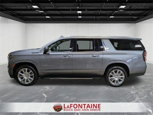 Certified 2022 Chevrolet Suburban High Country image 2