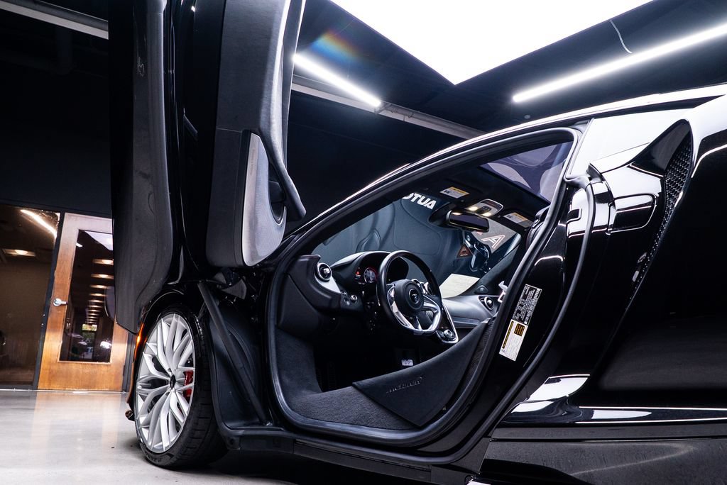 Used 2023 McLaren GT RWD image 30