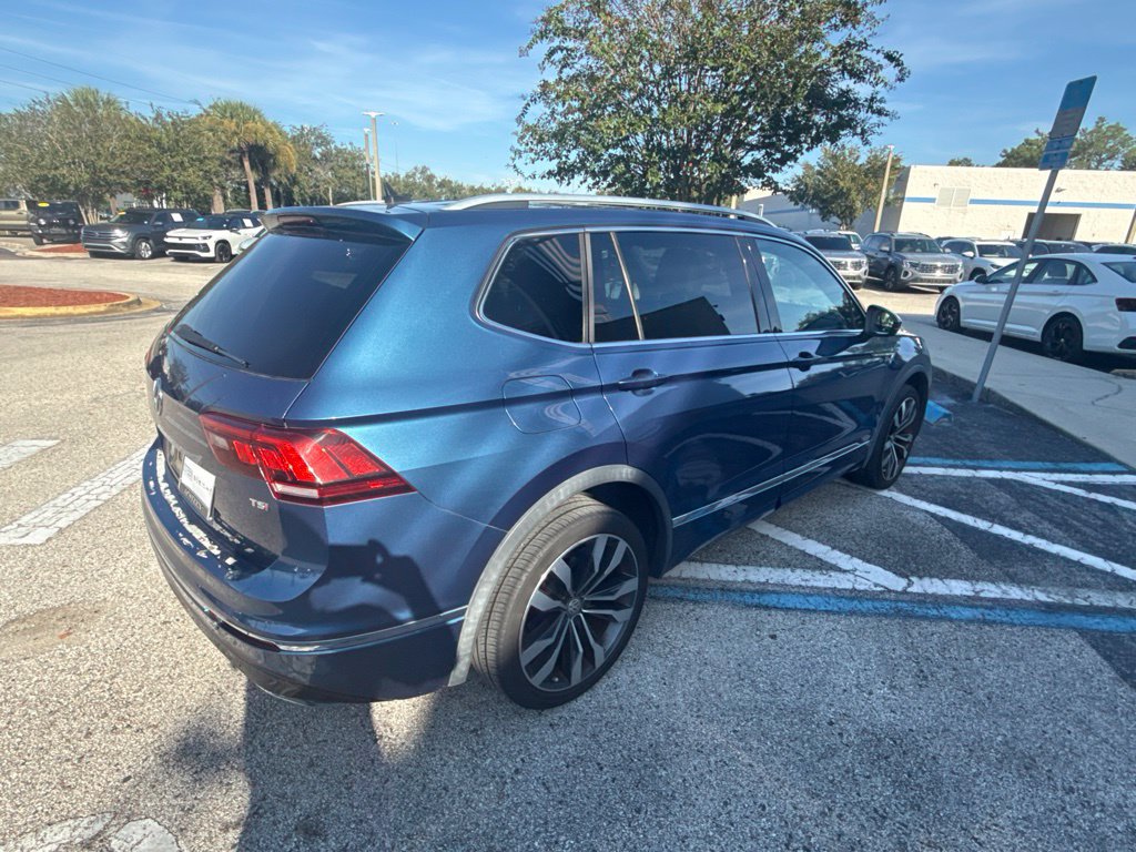 Used 2018 Volkswagen Tiguan SEL Premium w/ R-Line Package FWD image 9