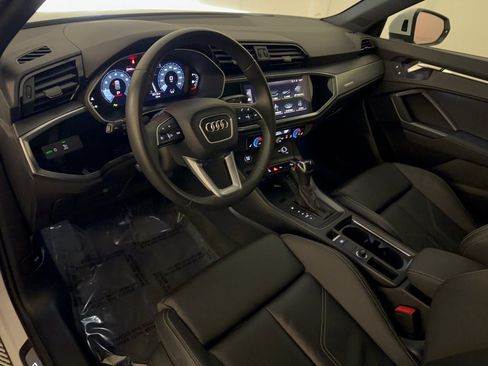 Used 2025 Audi Q3 2.0T Premium w/ Convenience Package AWD/4WD image 4