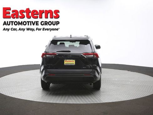 Used 2021 Toyota RAV4 LE AWD/4WD image 35
