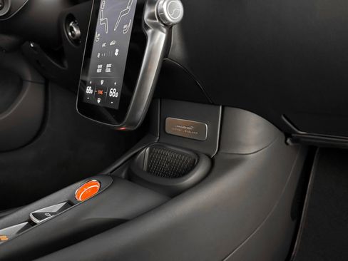 New 2025 McLaren Artura image 19