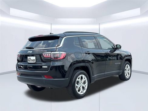 Used 2024 Jeep Compass Latitude AWD/4WD image 7
