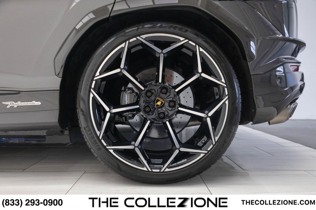 Used 2023 Lamborghini Urus Performante AWD/4WD image 18
