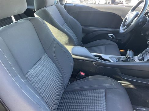 Used 2019 Dodge Challenger SXT image 9