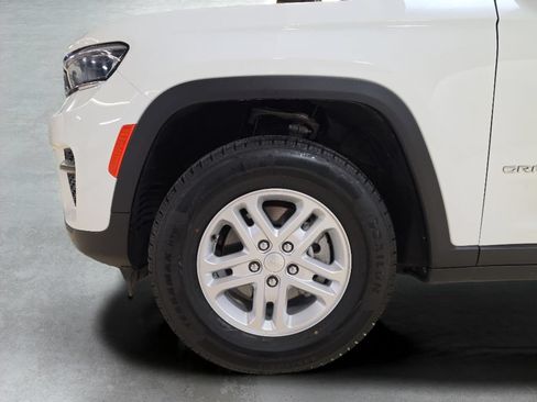 Used 2024 Jeep Grand Cherokee Laredo AWD/4WD image 24