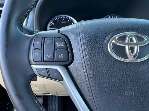 Certified 2017 Toyota Highlander XLE FWD image 20