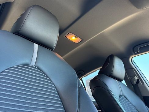 Used 2019 Toyota Camry SE image 18