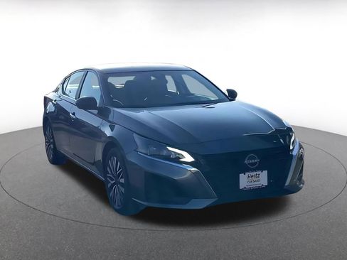 Used 2025 Nissan Altima 2.5 SV image 3